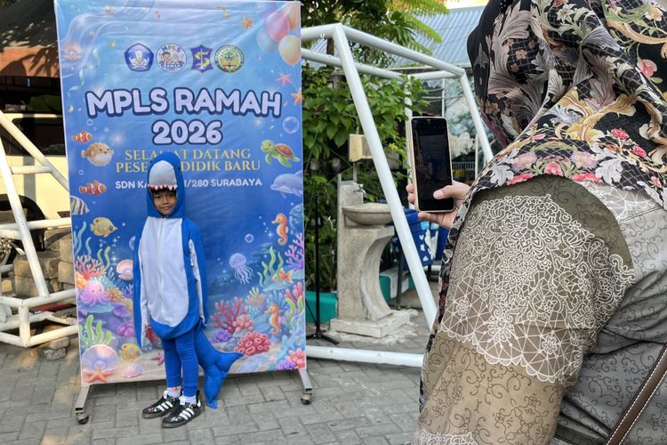 Serunya MPLS di SDN Kaliasin I Surabaya, Kepala Sekolah Jadi Raja Laut SpongeBob