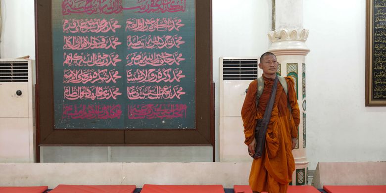 Tiba di Pekalongan, 32 Biksu Bermalam di Kanzus Sholawat Habib Luthfi bin Yahya