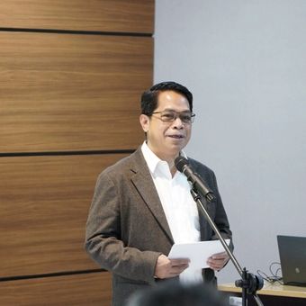 Direktur Jenderal Migas Laode Sulaeman dalam penandatanganan kontrak konsultan pengawas dan kontraktor pelaksana pembangunan jaringan gas bumi untuk rumah tangga (jargas) tahun anggaran 2025?2026. 