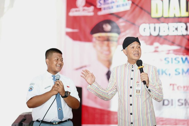 Gubernur Jawa Tengah Ganjar Pranowo saat acara Cilacap Job And Education (JED) Fair 2023 di SMKN 1 Cilacap, Kamis (2/2/2023).