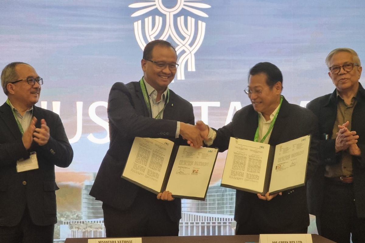 Dua perusahaan asal Singapura State Power Investment Corporation (SPIC) dan Joe Green Pte Ltd menandatangani non-disclosure agreement (NDA) atau perjanjian yang tak boleh diungkap dengan Otorita IKN di Marina Bay Sands Expo & Exhibition, Singapura, Kamis (8/6/2023).