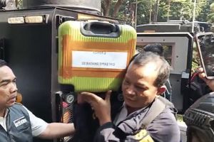 6 Koper Berisi Emas dan Uang Hasil Penggeledahan Rumah di Sentul Tiba di Polda Metro