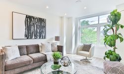 Beda Tinggi Sofa Bikin Ruang Tamu Terasa Janggal, Ini Solusinya!