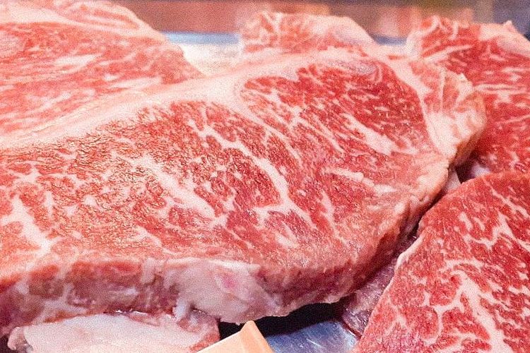 ilustrasi daging steak di Meatime Pasar Modern Paramount Gading Serpong