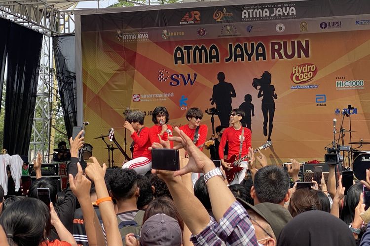 Semarak Atma Run 2022 tahun ini dimeriahkan dengan berbagai hiburan dari Unit Kegiatan Mahasiswa (UKM) dan ditutup secara meriah oleh band Indonesia The Changcuters dan penampilan dari para mahasiswa penerima beasiswa pendidikan Unika Atma Jaya.