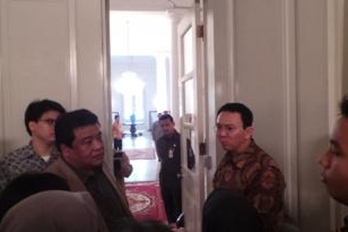 Gubernur DKI Jakarta Basuki Tjahaja Purnama (kanan) dan Ketua Fraksi Partai Nasdem DPRD DKI Bestari Barus (kiri), di Balai Kota, Kamis (19/3/2015). 