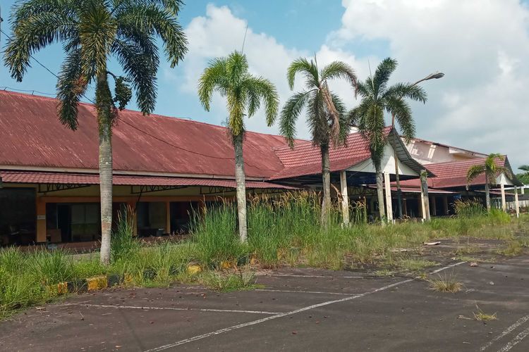 Lahan dan bangunan bekas terminal Bandara Depati Amir, Pangkalpinang, Bangka Belitung, Sabtu (2/3/2024).