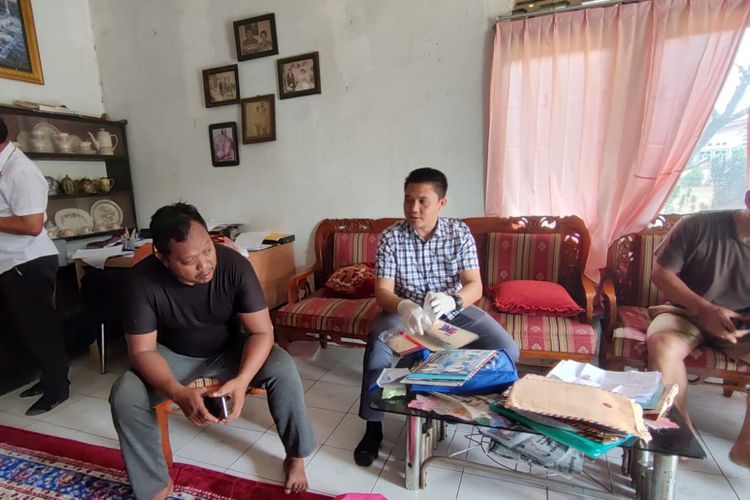 Polisi Geledah Rumah Keluarga Tersangka Investasi Bodong di Bengkulu
