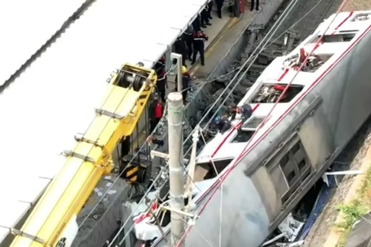 Kondisi Terkini Kecelakaan KRL Bekasi, Evakuasi Bangkai Kereta Berpacu Waktu