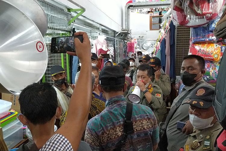 Pemindahan kios untuk pedagang pecah belah Pasar Johar Semarang 