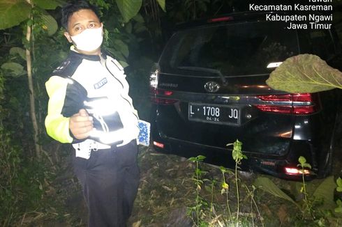 Sopir Terkena Serangan Jantung, Sebuah Mobil Avanza Alami Kecelakaan di Ngawi