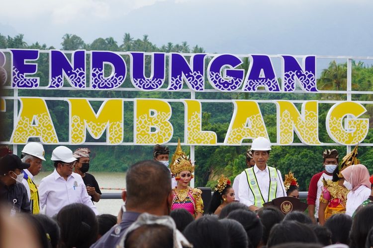 Presiden Joko Widodo meresmikan Bendungan Tamblang di Bali.