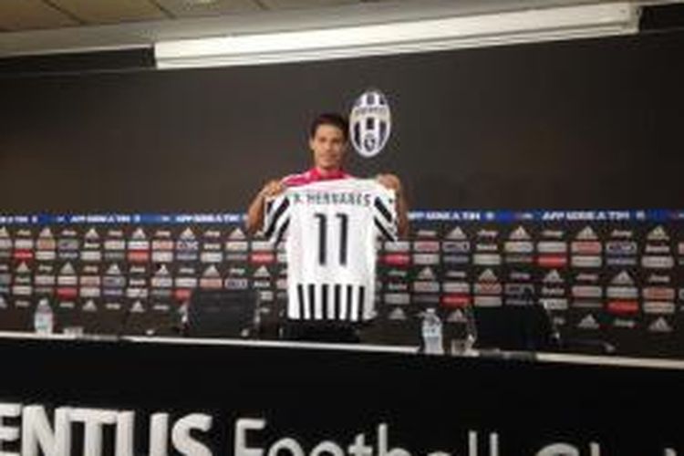 Anderson Hernanes diperkenalkan sebagai pemain baru Juventus.