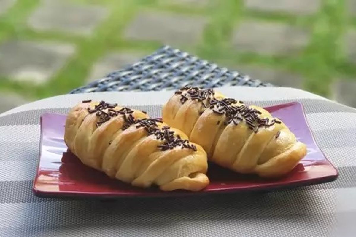 Roti pisang cokelat.