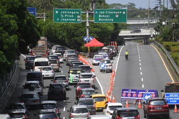 Akses Tol Jakarta Menuju Cikampek Ditutup, Pemberlakuan Satu Arah