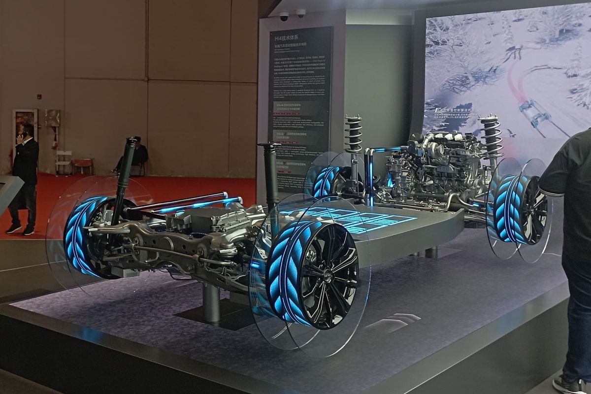 Hybrid 4WD tanpa poros propeler 