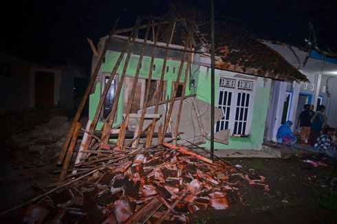 Foto-foto Kerusakan Bangunan dan Korban Gempa Tasikmalaya