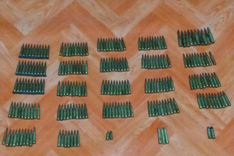 Ratusan munisi caliber 5,56 mm dan 7,62 mm yang berhasil di sita oleh pasukan TNI dari pasukan OPM pimpinan Agianus Kogoya, ketika terjadi kontak senjata di Distrik Mugi, Kabupaten Nduga, Papua, Selasa (23/07/2019)
