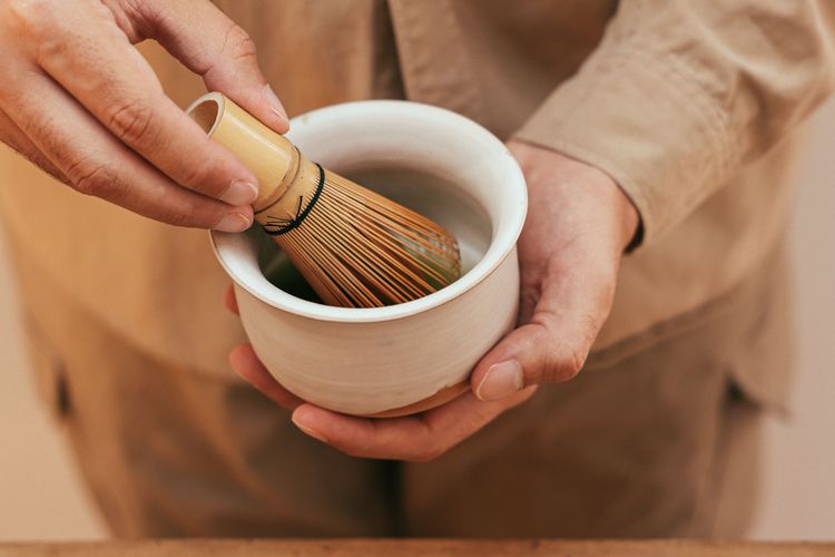 Keseringan Minum Matcha Bikin Rambut Rontok, Mitos atau Fakta?