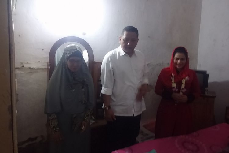 Puti Soekarno (kanan) di rumah tempat Bung Karno dilahirkan