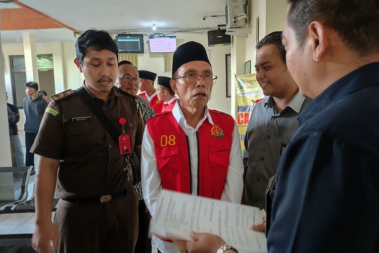 Majelis Hakim Pengadilan Negeri Purwodadi, Kabupaten Grobogan, Jawa Tengah menjatuhkan vonis 2,5 tahun terhadap Dwi Bagus Yosianto, terdakwa kasus penyerobotan tanah, Selasa (2/4/2024).