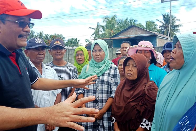 Djarot Saiful Hidayat menemui warga Desa Perkebunan Ramunia, Kecamatan Pantailabu, Kabupaten Deliserdang, Rabu (27/11/2019) petang