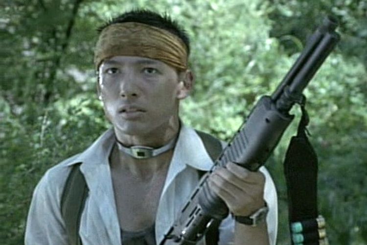 Aktor Taro  Yamamoto saat berperan sebagai Shogo Kawada di film Battle Royale. 