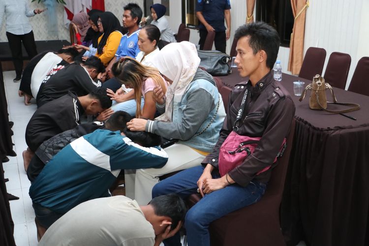 Tangis Pecah di Mapolres Kebumen, 20 Remaja Diduga Hendak Tawuran Bersujud Minta Maaf kepada Orang Tua