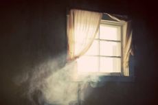 7 Langkah Jitu Hilangkan Bau Rokok di Dalam Rumah