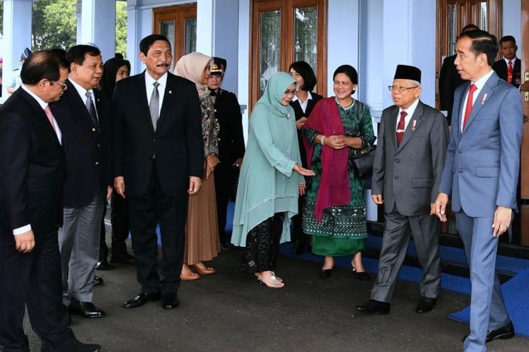 Presiden Joko Widodo dan Ibu Negara Iriana Joko Widodo bersama rombongan terbatas bertolak menuju Korea Selatan dalam rangka kunjungan kerja pada Sabtu (23/11/2019).   Dengan menggunakan Pesawat Kepresidenan Indonesia-1, Presiden dan Iriana beserta rombongan lepas landas dari Pangkalan TNI AU Halim Perdanakusuma, Jakarta, sekitar pukul 12.19 WIB.