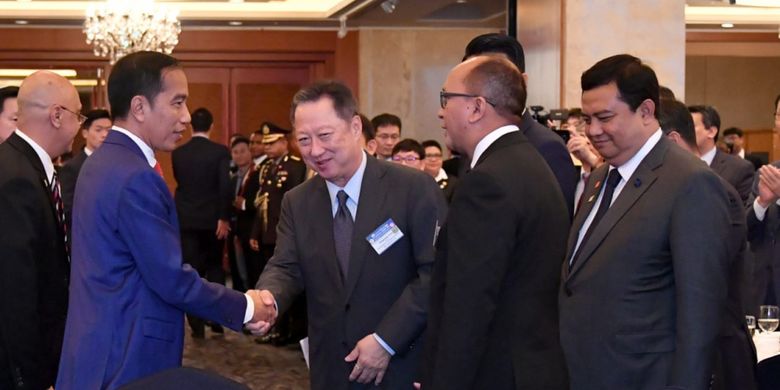 Presiden Joko Widodo saat bertemu para pimpinan perusahaan besar asal Korea Selatan di Seoul, Senin (10/9/2018).