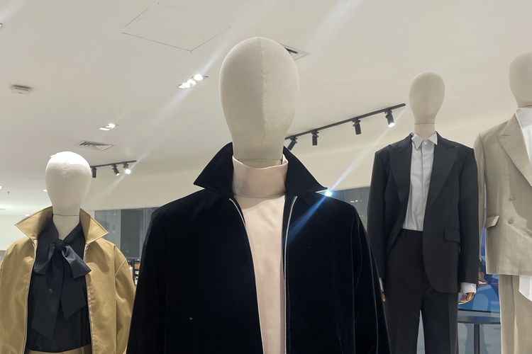 Salah satu koleksi ready-to-wear Hartono Gan di LAKON Store, Mall Summarecon Kelapa Gading pada Sabtu (25/04)