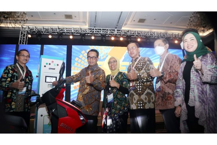 Indonesia Electric Motor Show (IEMS) 2022 di Jakarta Convention Center (JCC), Jakarta, Rabu (28/9/2022). 