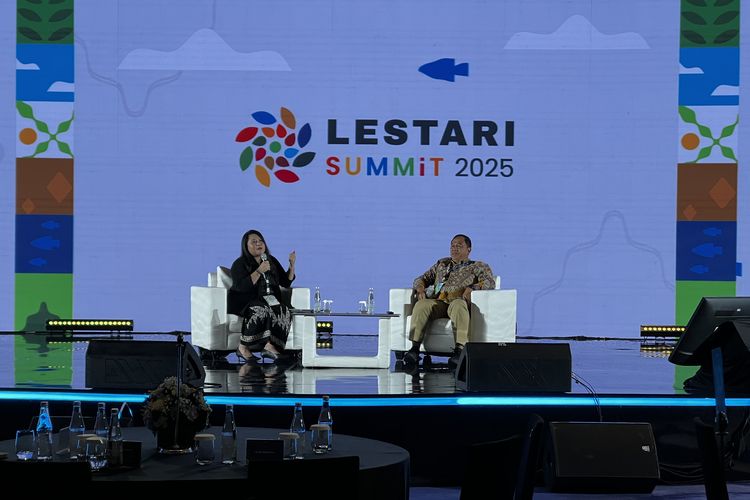 Kepala Dinas Lingkungan Hidup Kota Surabaya, Dedik Irianto memaparkan strategi Pemkot Surabaya dalam membangun kota berkelanjutan dalam Lestari Summit and Award 2025 di Jakarta (2/10/2025).
