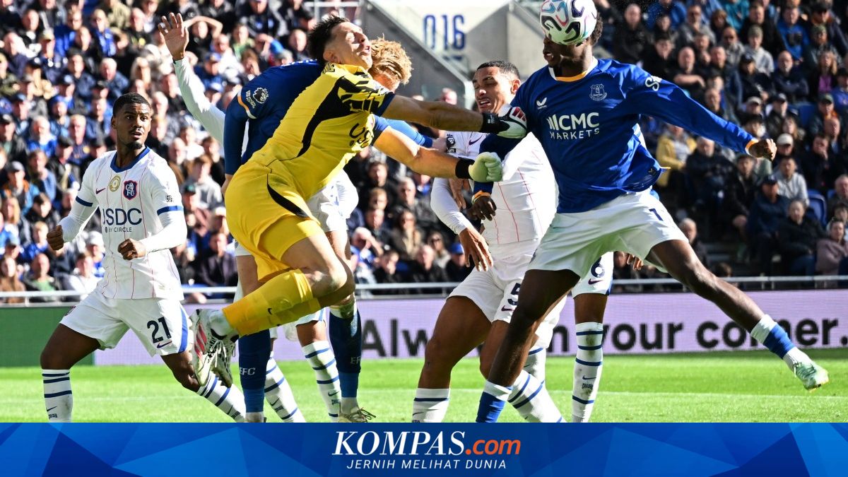 Everton vs Chelsea: Emiliano Martinez Alami Cedera Kepala Berat, Xabi Alonso Ungkap Kondisi Sang Kiper