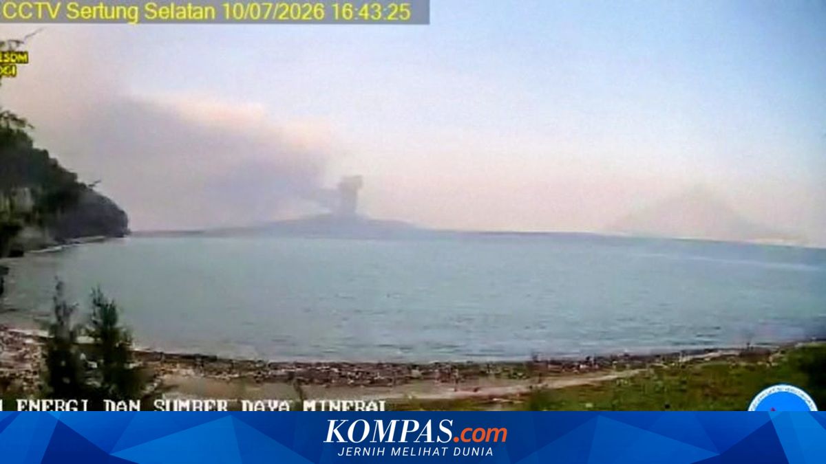 Anak Krakatau 4 Kali Erupsi dalam Sejam, Kolom Abu Tertinggi Capai 250 Meter