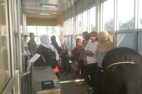 Antusiasme Warga Tangerang Gunakan Bus Transjakarta di Koridor 13