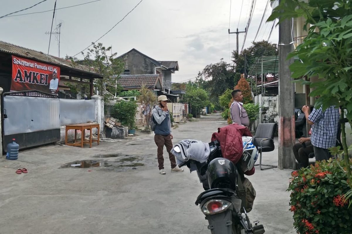 Situasi kediaman John Kei di perumahan Tytyan Indah Utama, Kota Bekasi, Senin (22/6/2020).