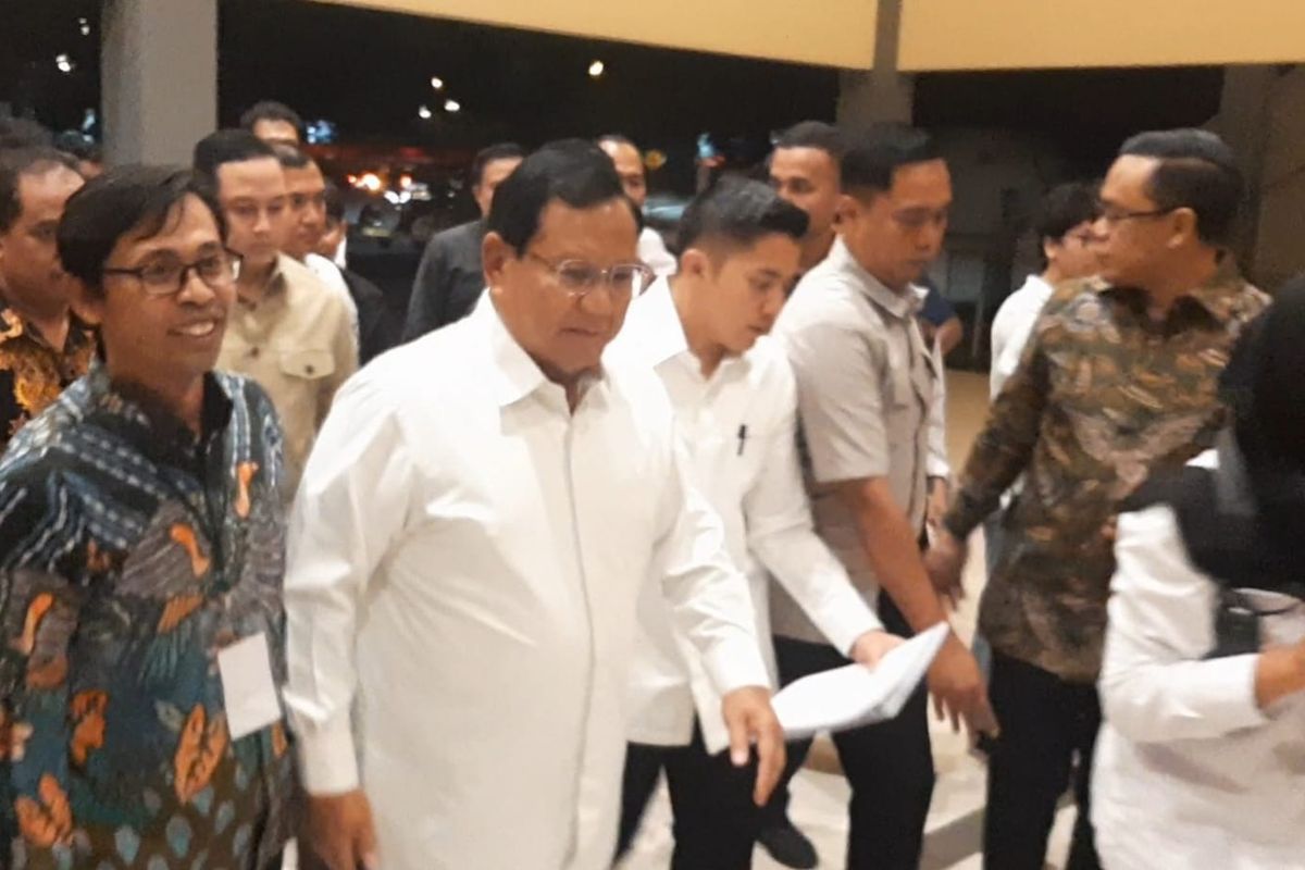 Prabowo Subianto di acara 3 Bacapres Bicara Gagasan yang digelar atas kerja sama UGM dengan Narasi Mata Najwa di Grhra Sabha Pramana, Selasa (19/09/2023) malam. 
