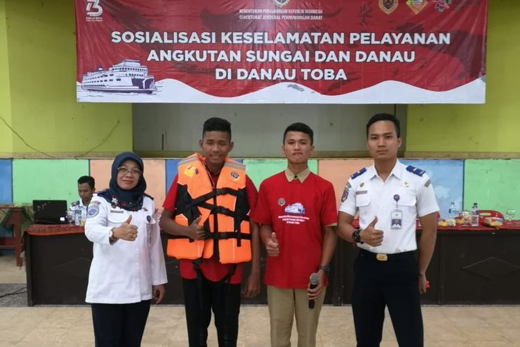 Ditjen Perhubungan Darat Kementerian Perhubungan melakukan sosialisasi keselamatan pelayanan angkutan sungai dan danau di Danau Toba, Sumatra Utara.