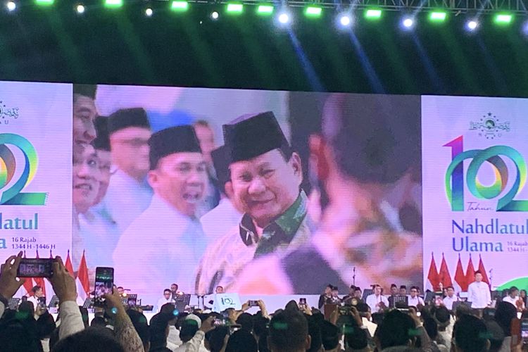 Presiden RI Prabowo Subianto menghadiri Puncak Peringatan Hari Lahir ke-102 Nahdlatul Ulama (NU) yang mengusung tema Bekerja Bersama Umat di Istora Senayan, Jakarta Pusat, Rabu (5/2/2025) malam.