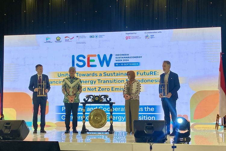 Pembukaan Indonesia Sustainable Energy Week (ISEW) 2024 hari pertama, di Jakarta, Selasa (10/9/2024). 