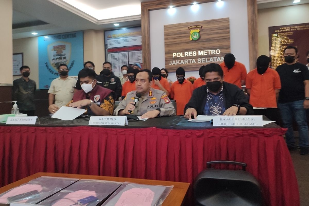 Polres Jakarta Selatan telah menetapkan enam orang tersangka terkait kasus dugaan penistaan agama oleh manajemen Holywings melalui promosi minuman keras (miras), pada Jumat (24/6/2022).