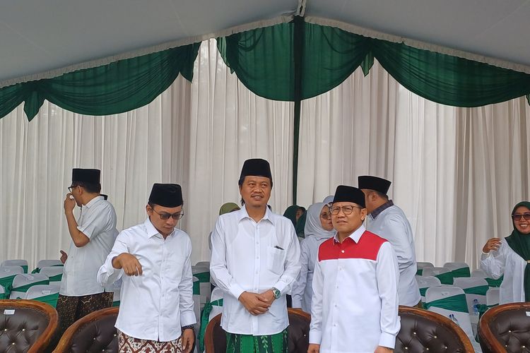 Ketua Dewan Pimpinan Wilayah (DPW) PKB Jawa Tengah, Muhammad Yusuf Chudlori atau Gus Yusuf (tengah) mengatakan, pasangan bakal capres Anies dan Muhaimin alias Cak Imin berhasil menembus KPU di tengah ejekan hingga ancaman, Minggu (22/10/2023).