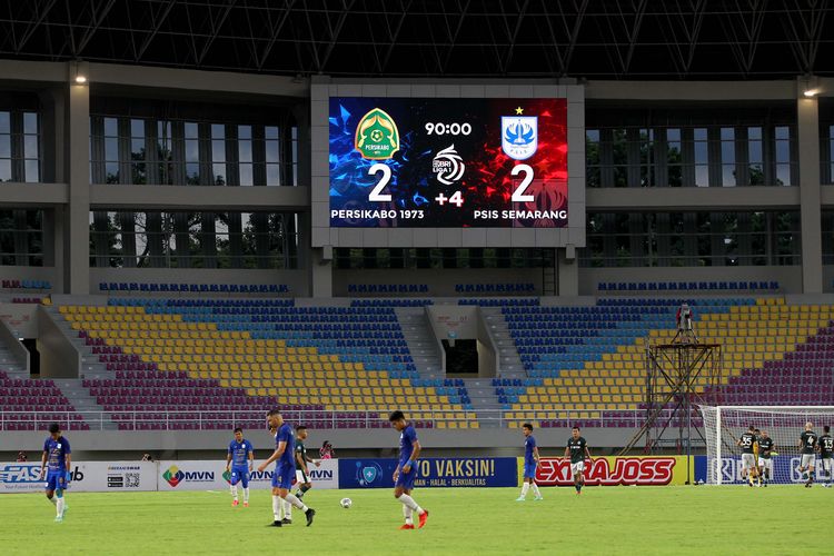 Pertandingan pekan 12 Liga 1 2021-2022 antara Persikabo 1978 melawan PSIS Semarang yang berakhir dengan skor 2-2 di Stadion Manahan Solo, Kamis (18/11/2021) sore.