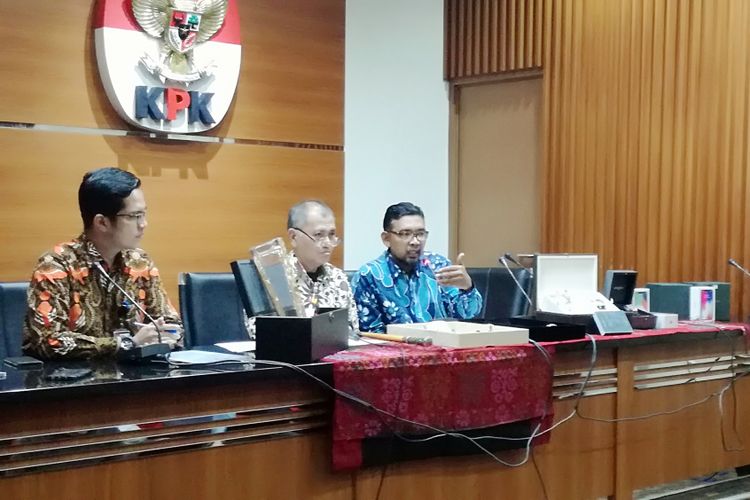 Komisi Pemberantasan Korupsi (KPK) mengumumkan 795 laporan penerimaan gratifikasi dari kementerian, lembaga, penyelenggara negara, BUMN, hingga BUMD dalam konferensi pers, Senin (4/6/2018).