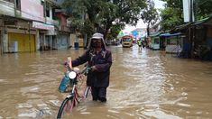 Sepeda Jengki Merah dan Luapan Citarum: Ritual Kesabaran Tukang Pijat Arman di Dayeuhkolot
