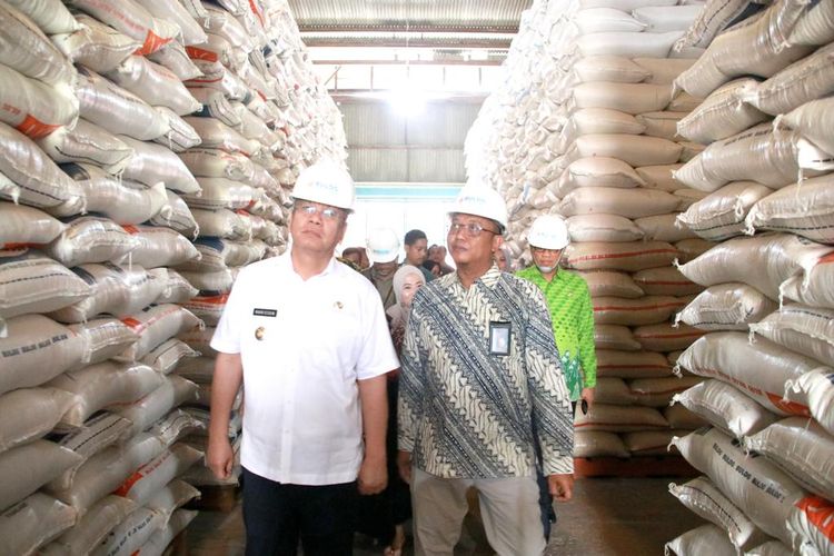 Penjabat Gubernur Kalimantan Barat (Kalbar) Harisson menyebut kenaikan harga hanya pada beras premium. Hal tersebut disampaikan usai mengunjungi Pasar Flamboyan Pontianak, Jumat (15/9/2023).