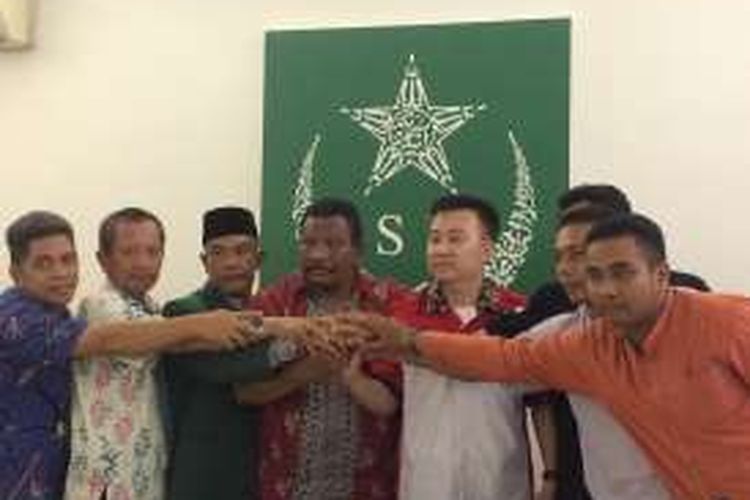 Forum Pemuda Lintas Agama dan Kebangsaan menyatakan sikap untuk mengawal aksi unjuk rasa secara damai dan tertib di Kantor Kantor Dagang Syarikat Islam, Jakarta, Kamis (3/11/2016).