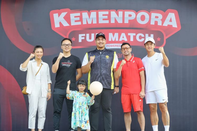 Kementerian Pemuda dan Olahraga (Kemenpora) menggelar Kemenpora Fun Match 2023 pada Sabtu (12/8/2023) pagi WIB. Acara yang turut dihadiri Raffi Ahmad dan Dion Wiyoko ini diadakan dengan berbagai tujuan, salah satunya memeriahkan bulan kemerdekaan Indonesia. 